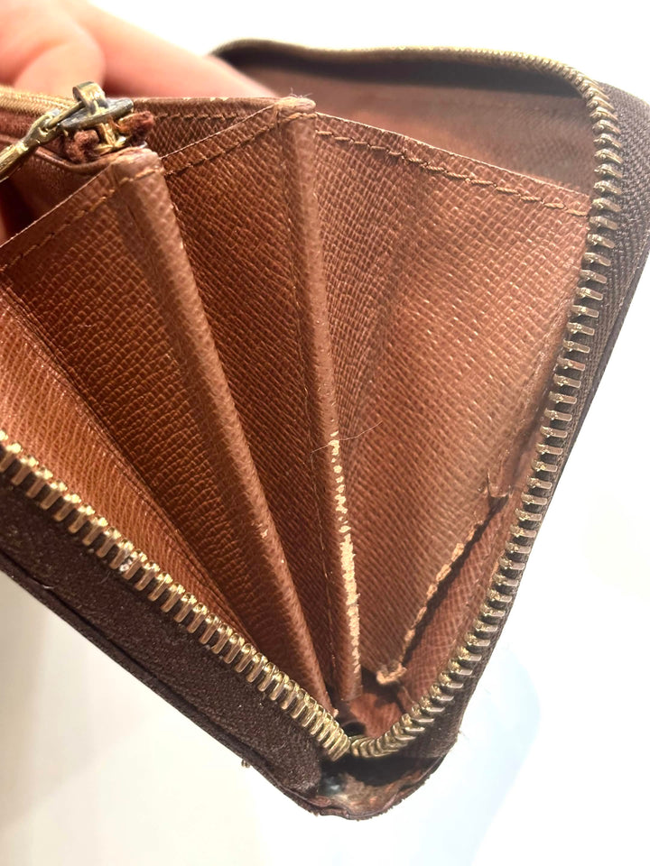 LOUIS VUITTON MONOGRAM ZIPPY WALLET