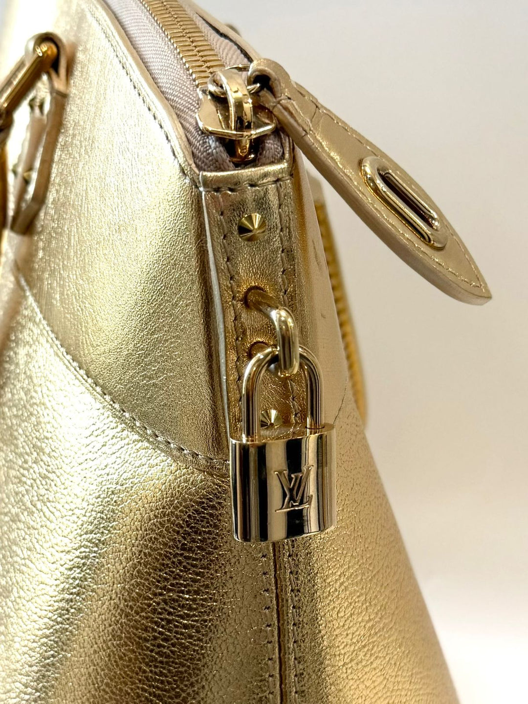 LOUIS VUITTON SUHALI METALLIC CALFSKIN LEATHER LOCKIT MM HANDBAG