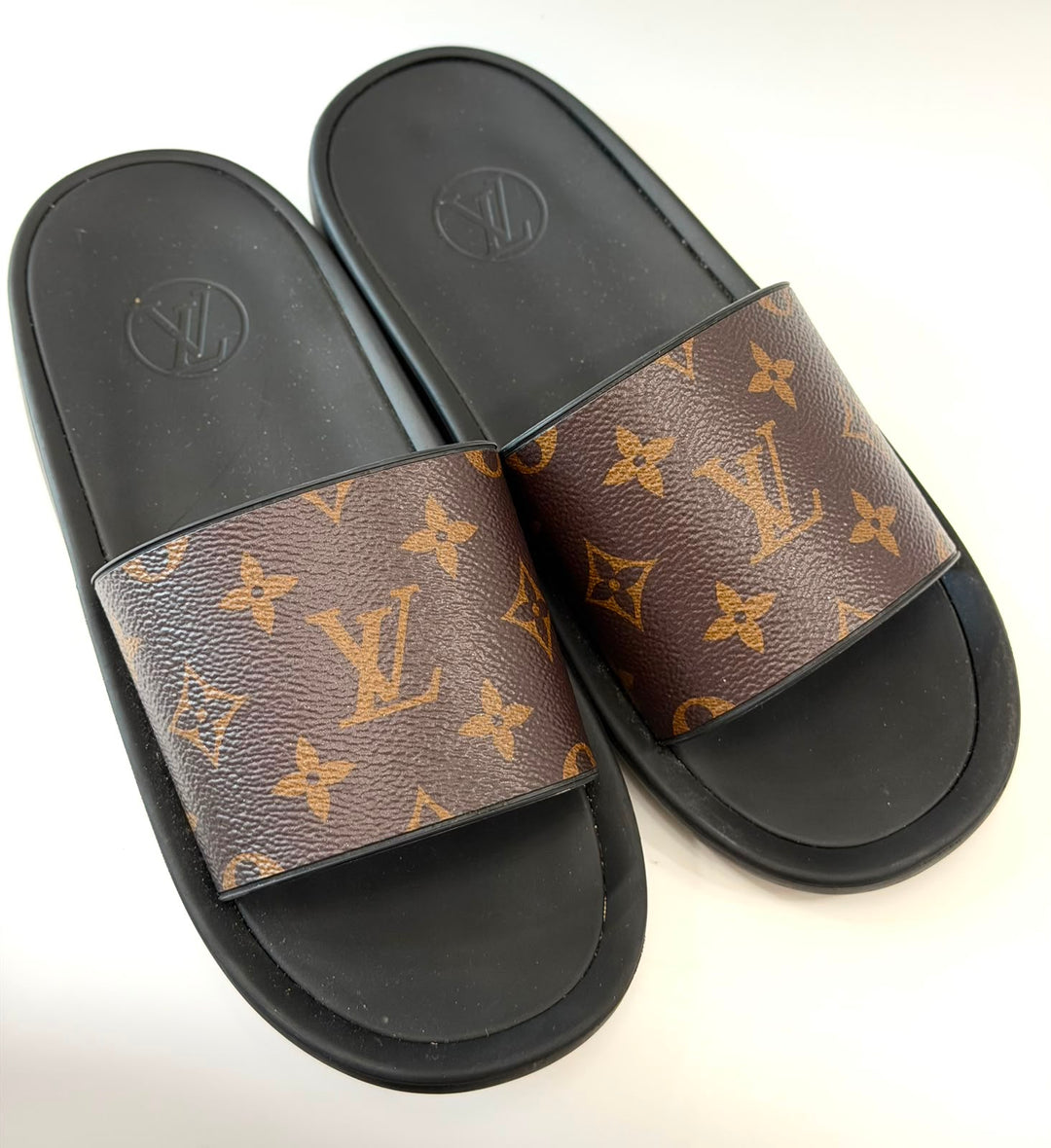 LOUIS VUITTON SUNBATH MONOGRAM FLAT SLIDE MULES