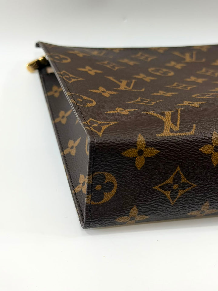 LOUIS VUITTON POCHE TOILETTE
