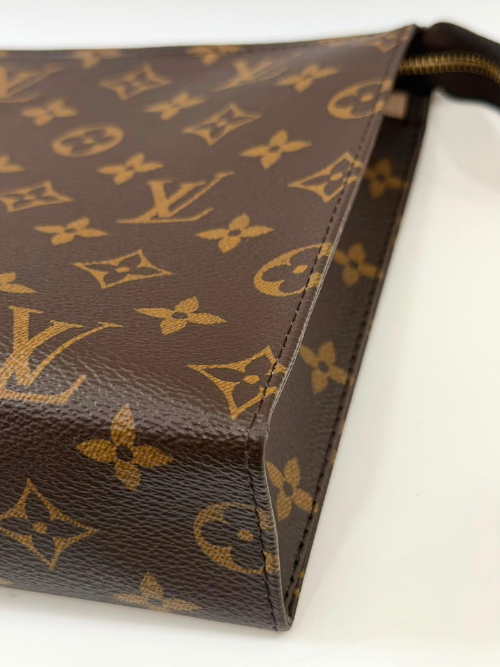 LOUIS VUITTON POCHE TOILETTE