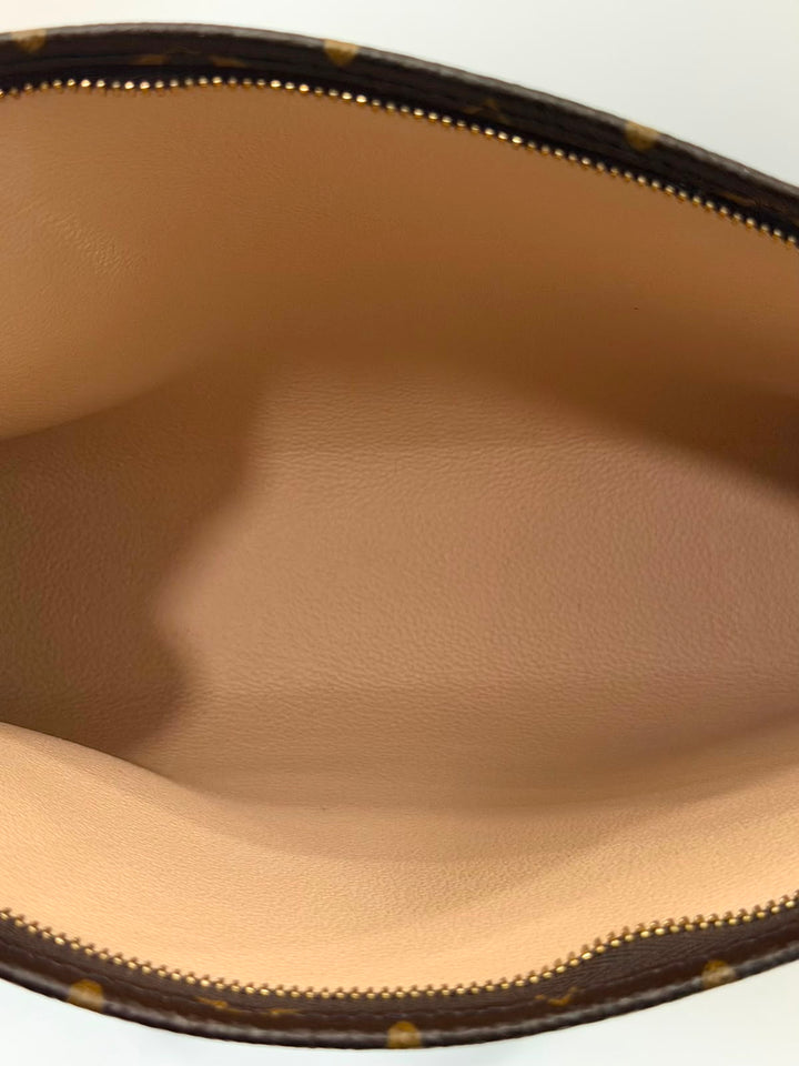 LOUIS VUITTON POCHE TOILETTE