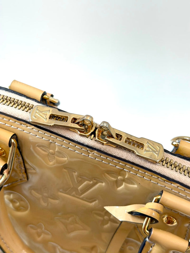 LOUIS VUITTON VERNIS ALMA BB HANDBAG