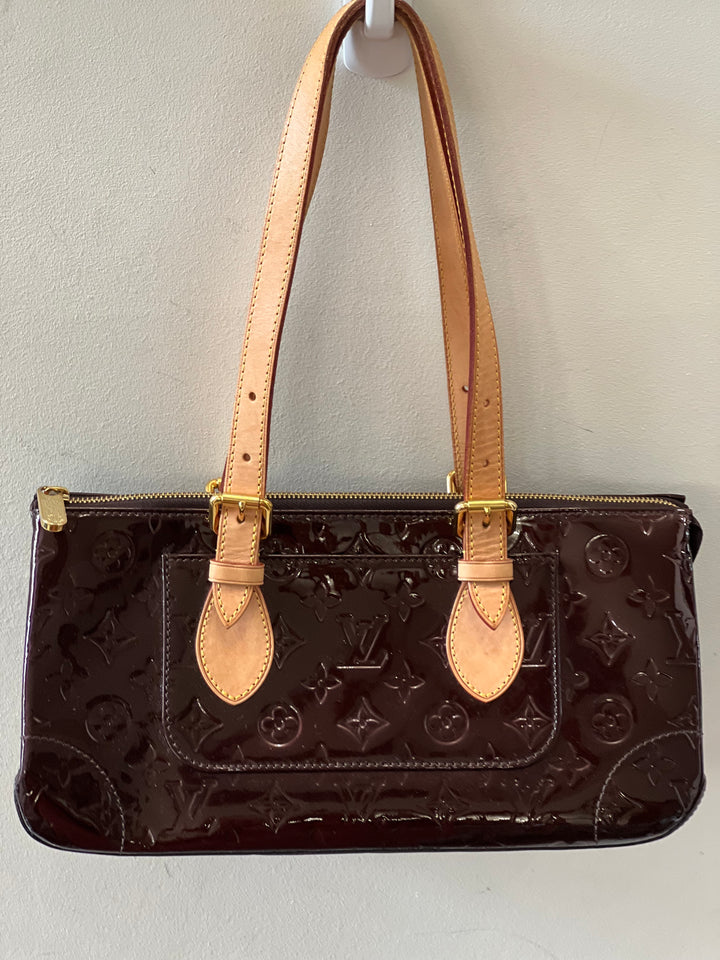 LOUIS VUITTON MONOGRAM VERNIS ROSEWOOD AVENUE BAG AMARANTE – Caroline's  Fashion Luxuries