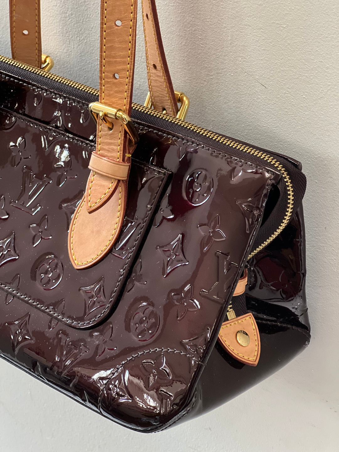 LOUIS VUITTON MONOGRAM VERNIS ROSEWOOD AVENUE BAG AMARANTE – Caroline's  Fashion Luxuries