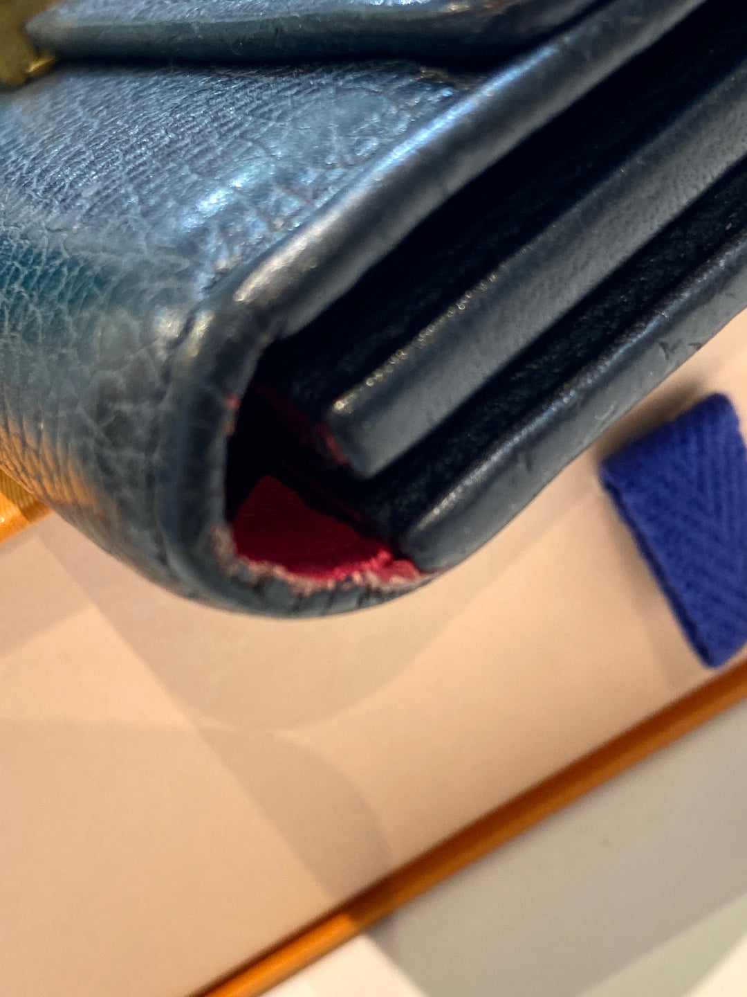LOUIS VUITTON TAURILLON CAPUCINES WALLET