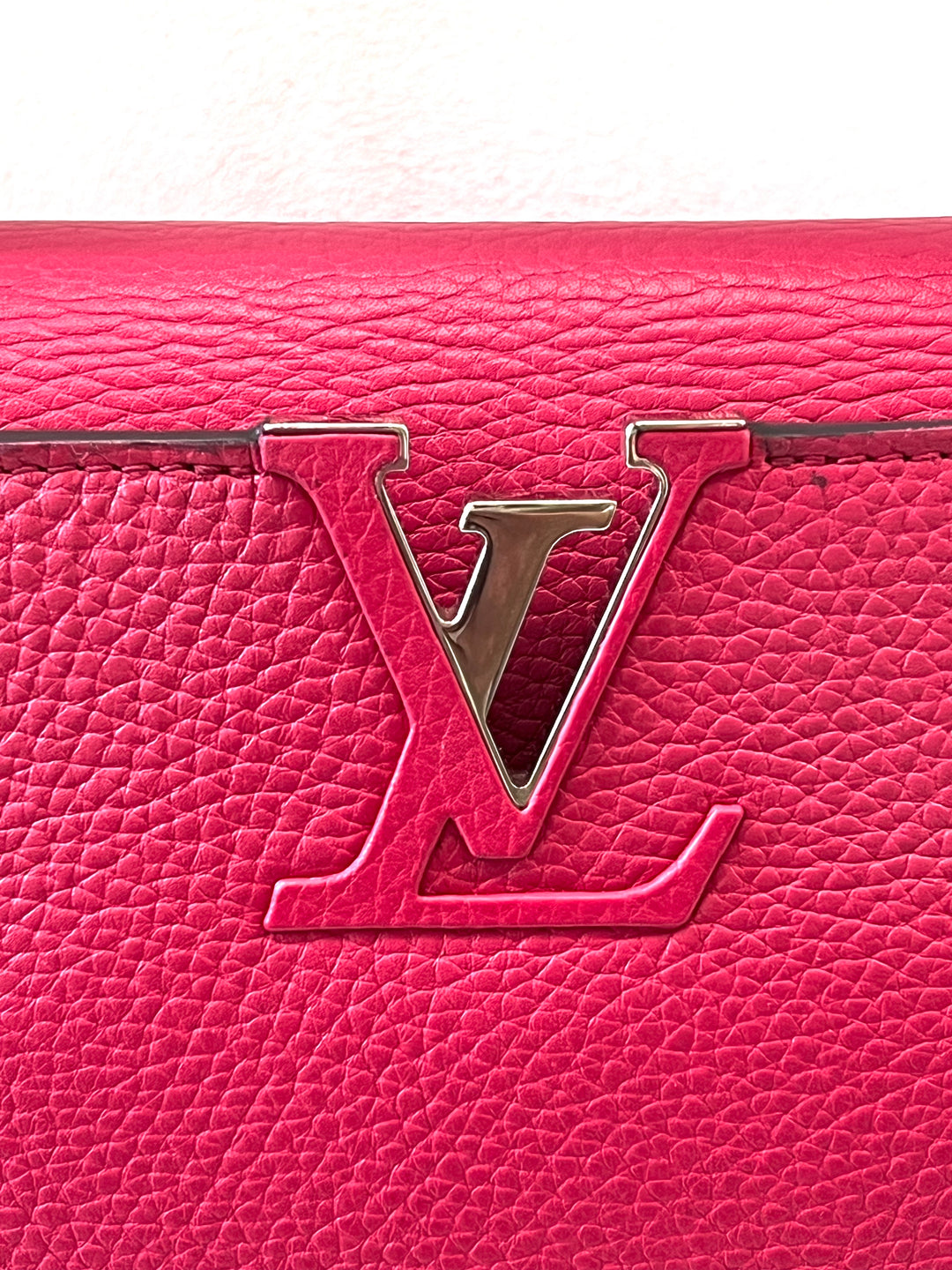 LOUIS VUITTON CAPUCINES MM LEATHER HANDBAG