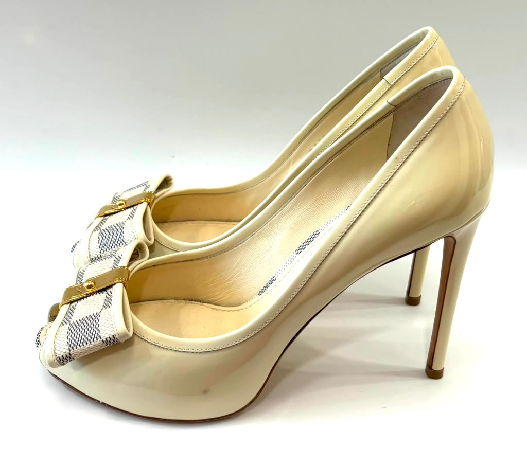 LOUIS VUITTON DAMIER AZUR BOW DAMIA PATENT PEEP TOE PUMPS