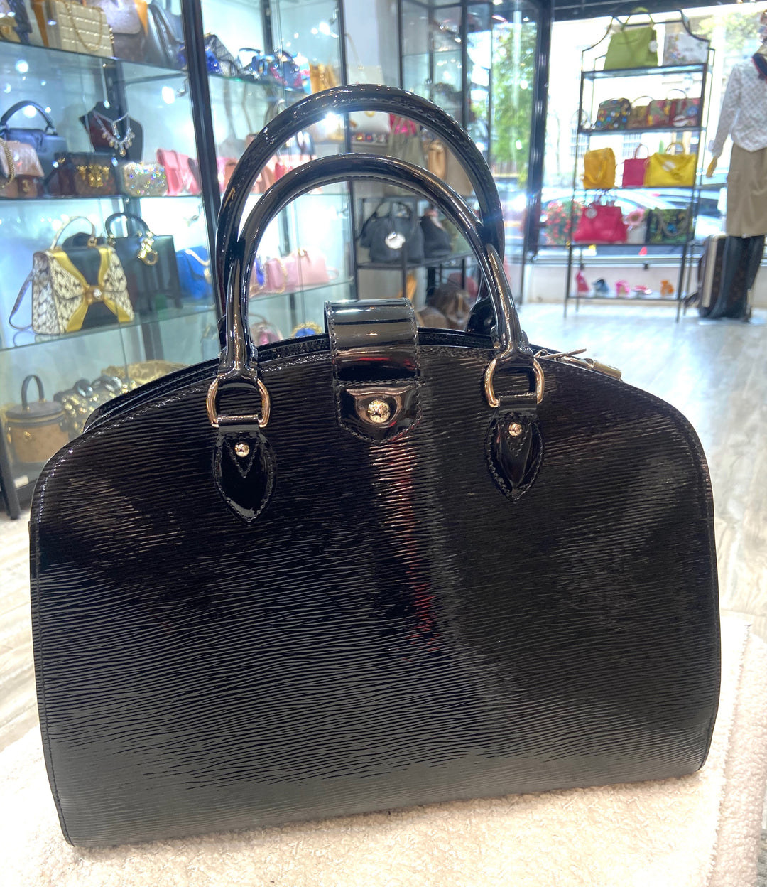 LOUIS VUITTON EPI LEATHER PONT NEUF GM BAG