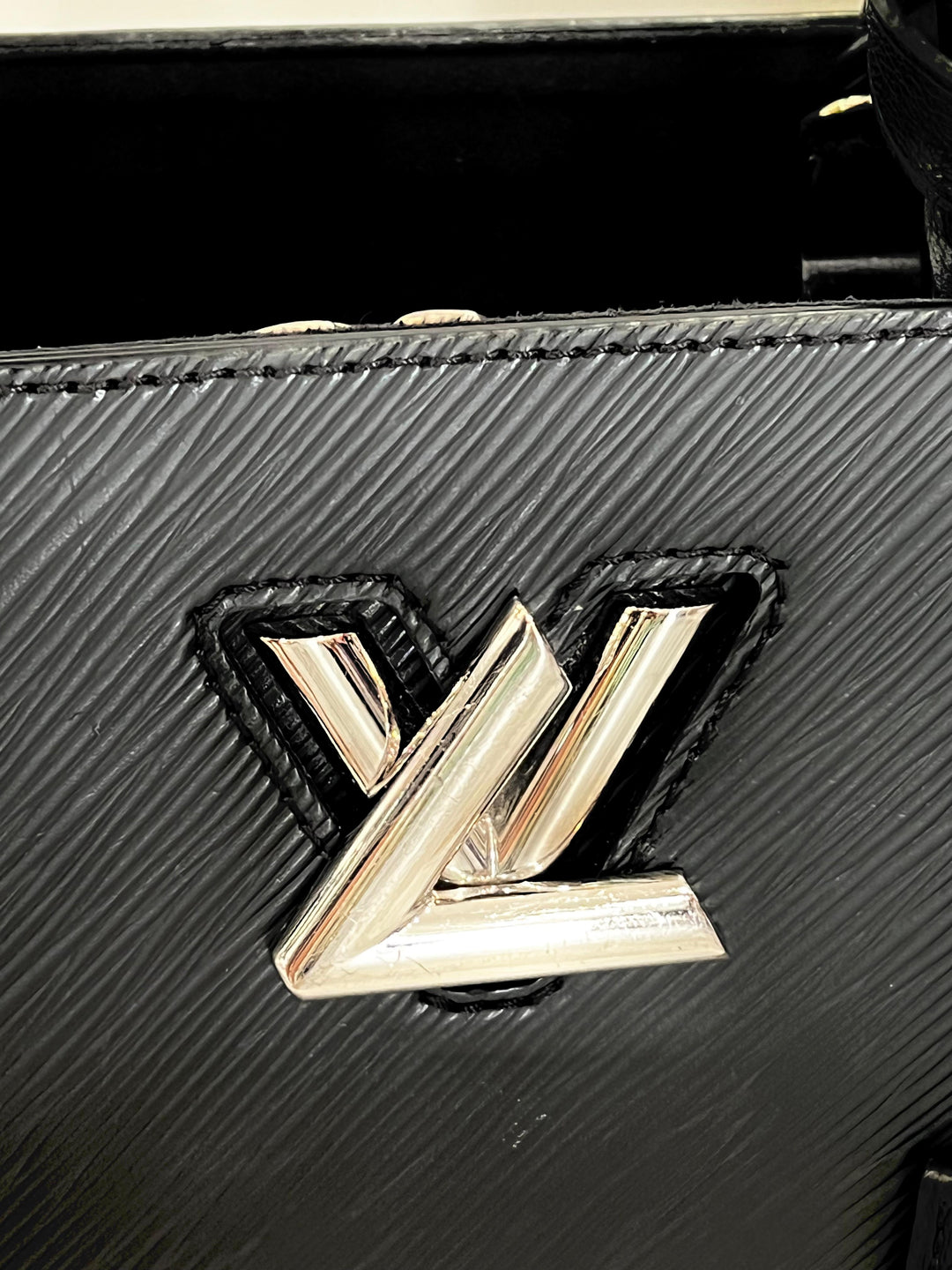LOUIS VUITTON EPI LEATHER TWIST MM TOTE BAG