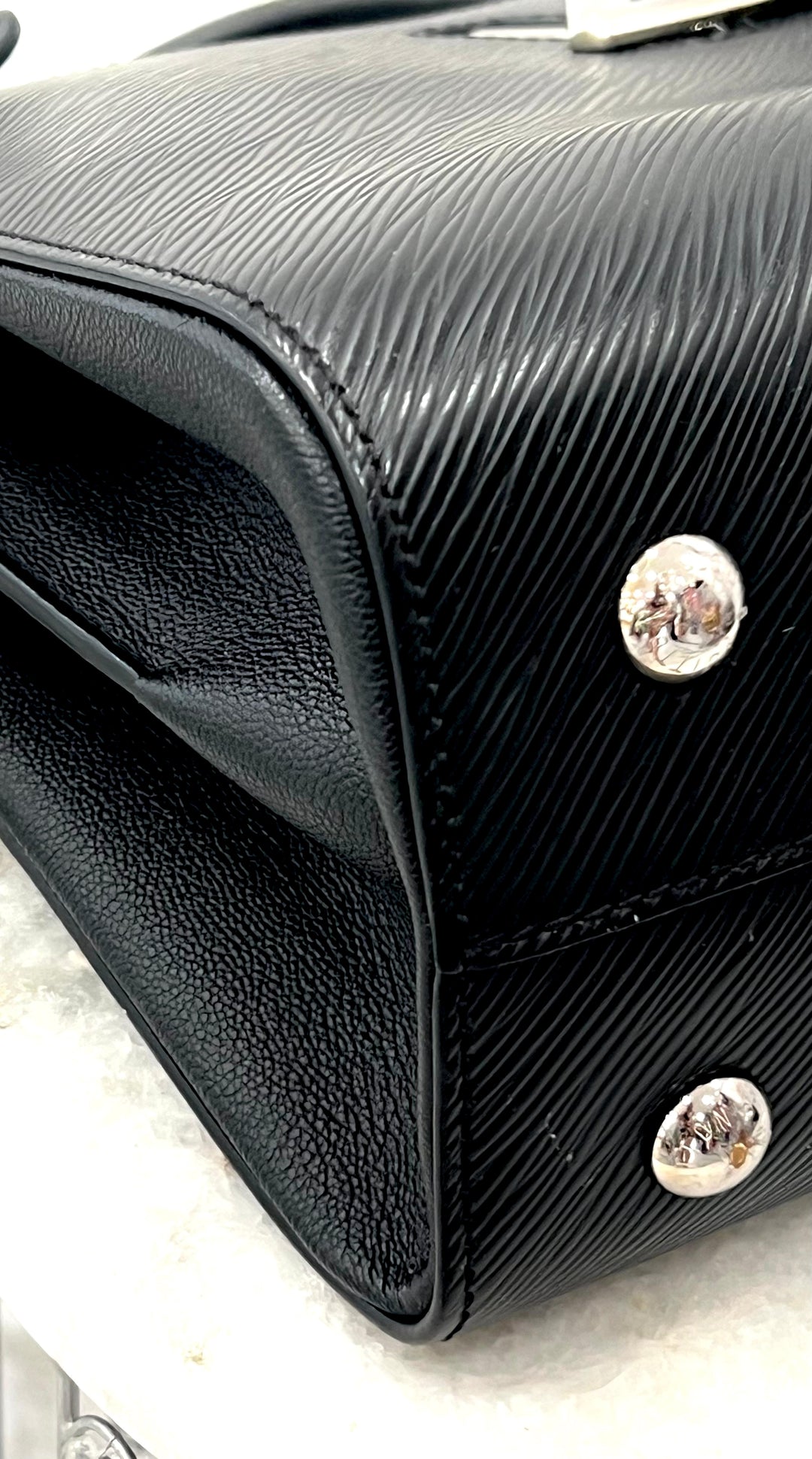 LOUIS VUITTON EPI LEATHER TWIST MM TOTE BAG