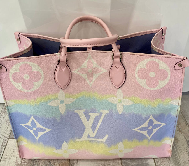 LOUIS VUITTON GIANT MONOGRAM ESCALE ONTHEGO GM TOTE IN PASTEL