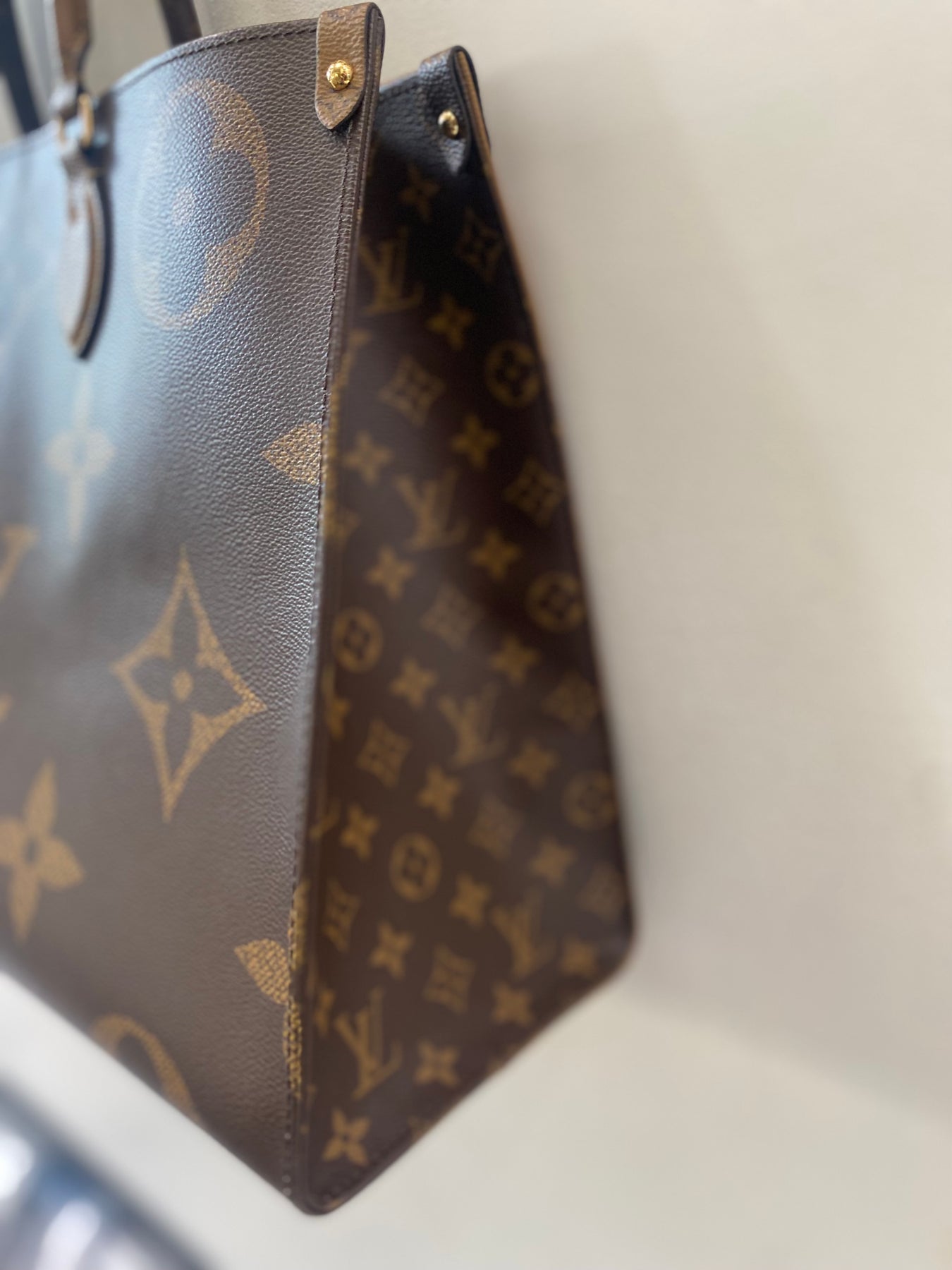 Authentic Louis Vuitton Monogram Giant Reverse On The Go Tote GM2022