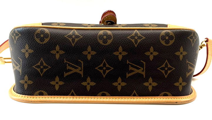 LOUIS VUITTON MONOGRAM CANVAS DIANE SHOULDER BAG