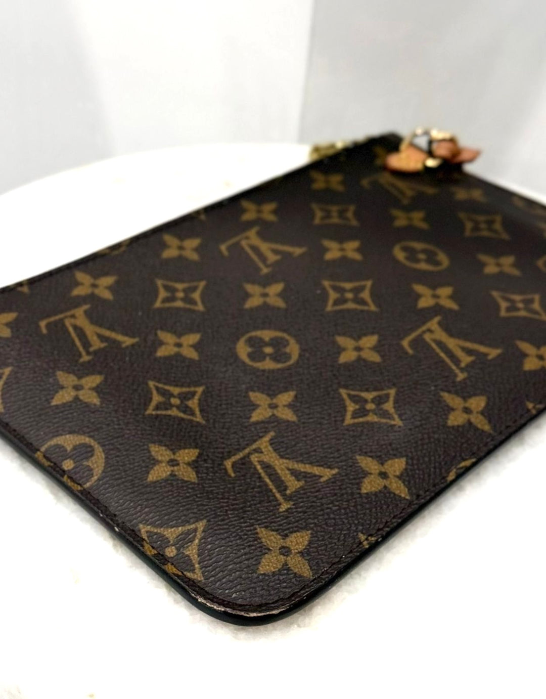 LOUIS VUITTON MONOGRAM NEVERFULL MM POCHETTE WRISTLET