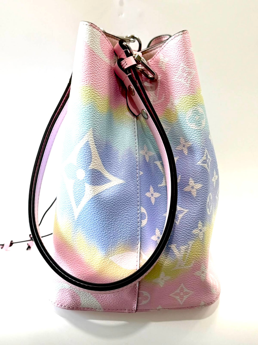 LOUIS VUITTON ESCALE NÉONOÉ MM MONOGRAM GIANT PASTEL SHOULDER BAG – LIMITED EDITION
