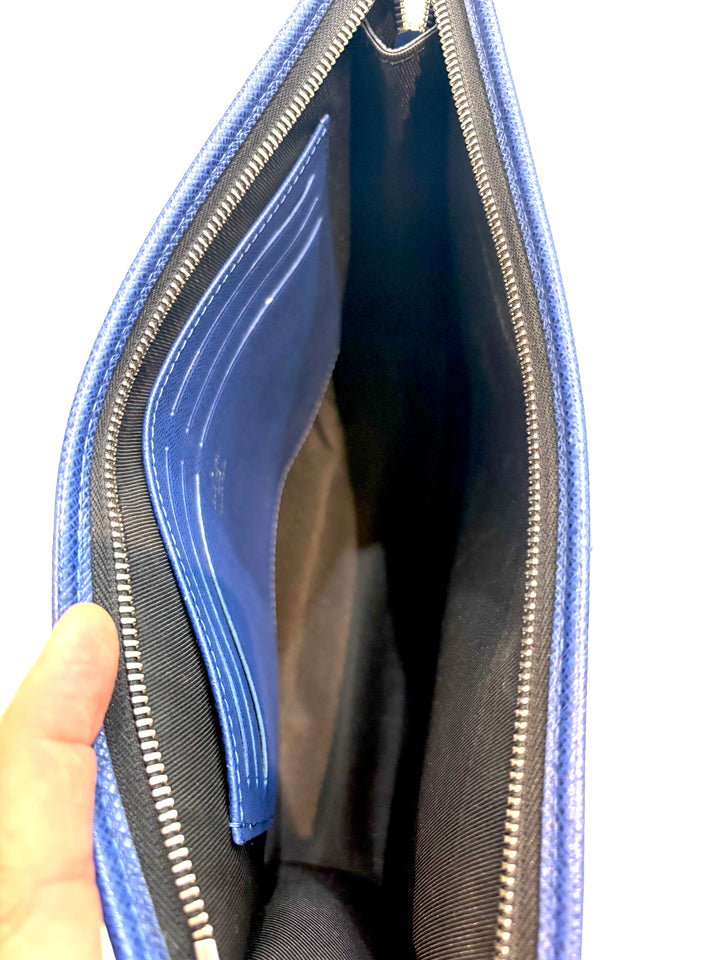 LOUIS VUITTON MONOGRAM ECLIPSE VOYAGE MM POCHETTE IN PACIFIC BLUE