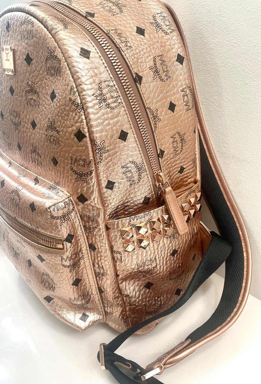MCM METALLIC VISETOS STARK MEDIUM BACKPACK – Caroline's Fashion