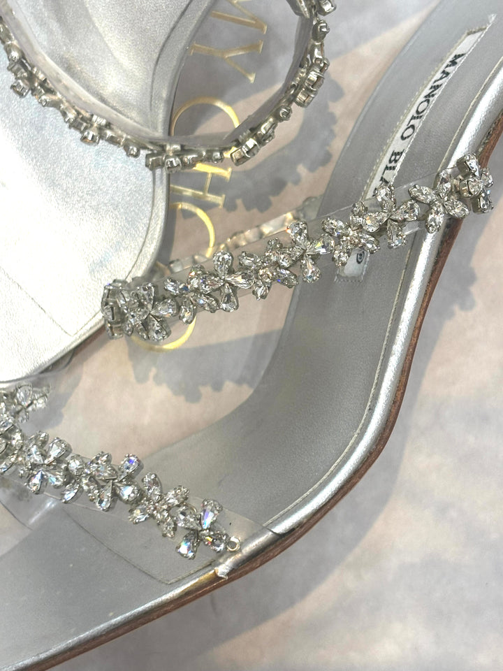 MANOLO BLAHNIK DIORA EMBELLISHED LEATHER SANDALS