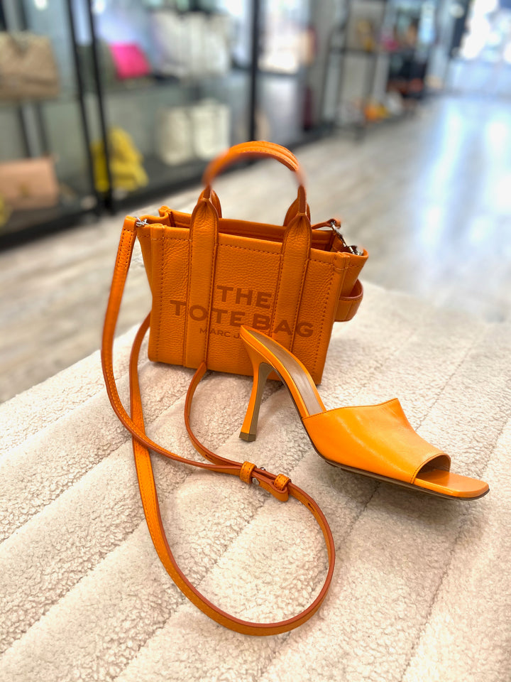 MARC JACOBS THE TOTE BAG オレンジ　ミニトート MARC JACOBS THE LEATHER CROSSBODY NANO TOTE BAG – Caroline's