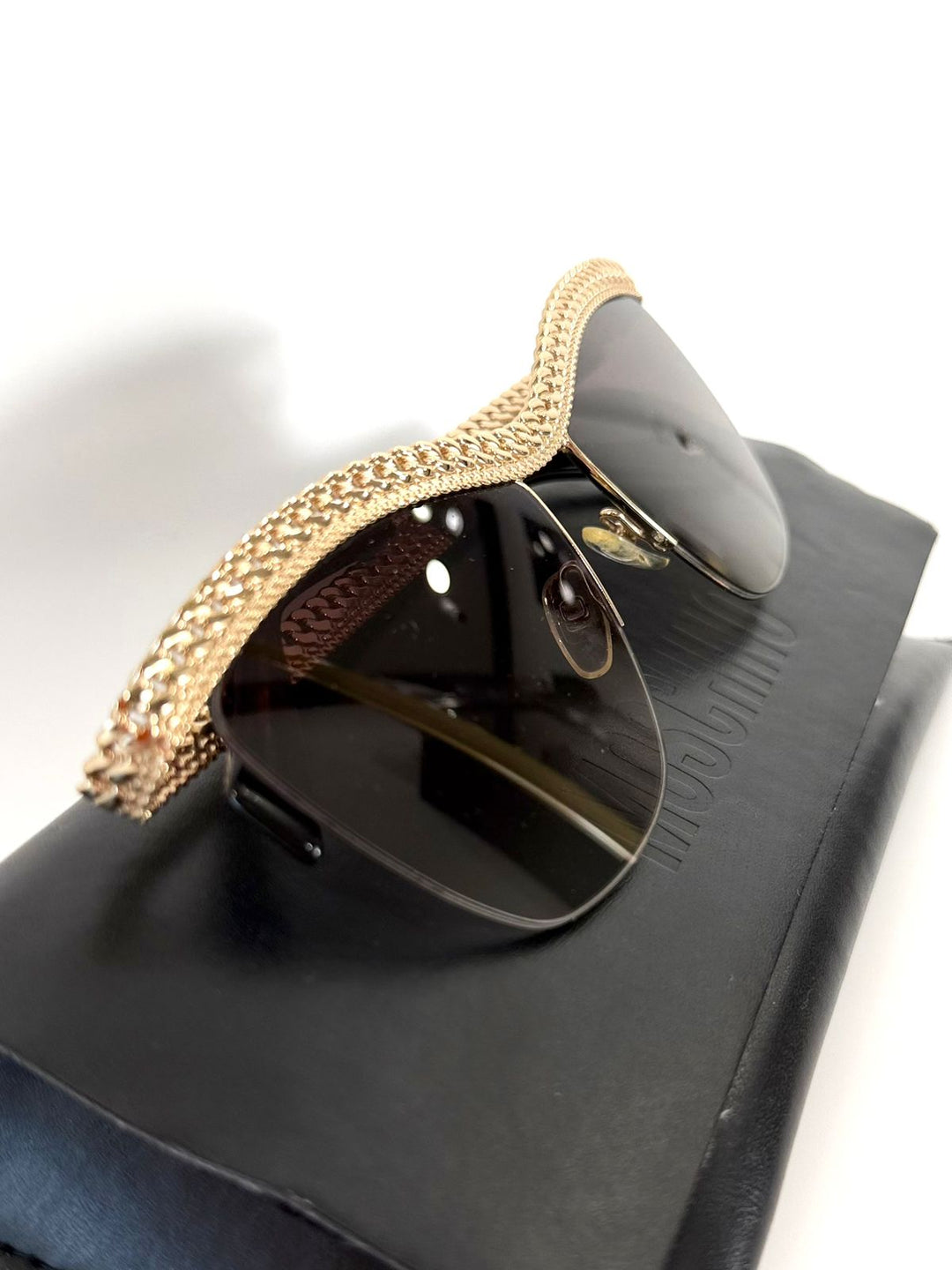 MOSCHINO CURB CHAIN GRADIENT SUNGLASSES
