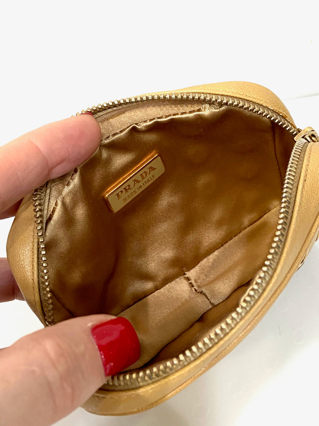 PRADA　A5サイズ ジッパーポーチ PRADA SMALL ZIPPY POUCH LEATHER WALLET – Caroline's Fashion Luxuries