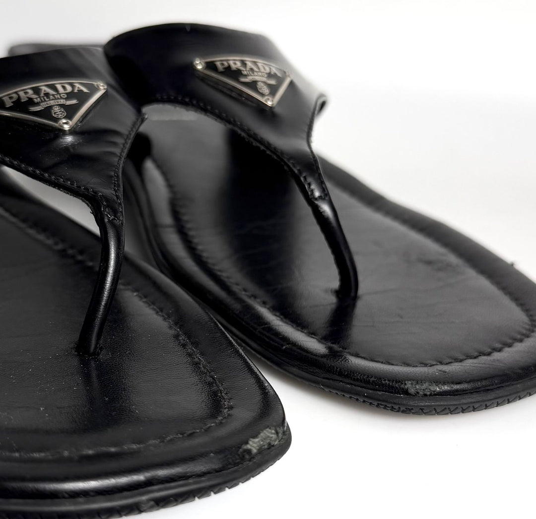 PRADA TRIANGLE LOGO PATENT LEATHER THONG SLIDE SANDALS