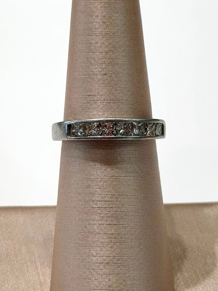 PRINCESS CUT DIAMOND WHITE GOLD WEDDING BAND