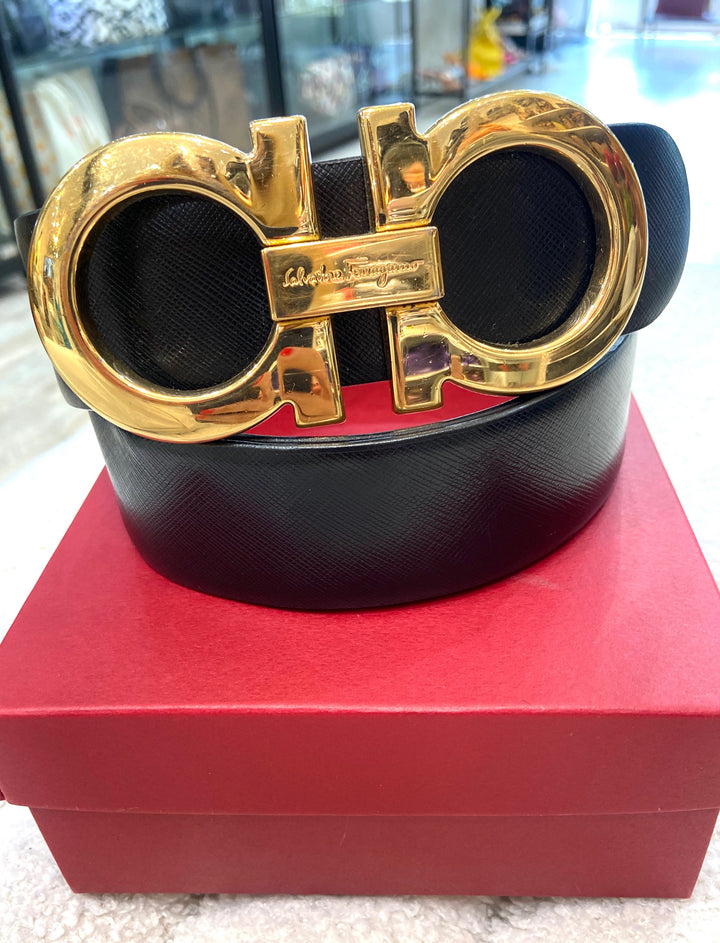 SALVATORE FERRAGAMO GANCINI BUCKLE REVERSIBLE TEXTURED CALFSKIN BELT