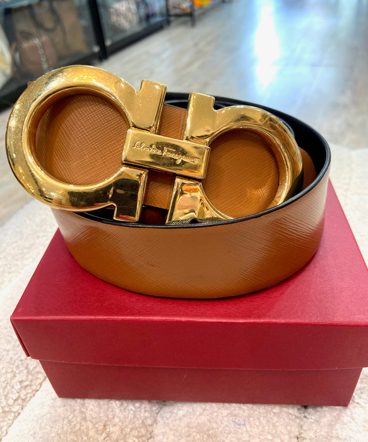 SALVATORE FERRAGAMO GANCINI BUCKLE REVERSIBLE TEXTURED CALFSKIN BELT