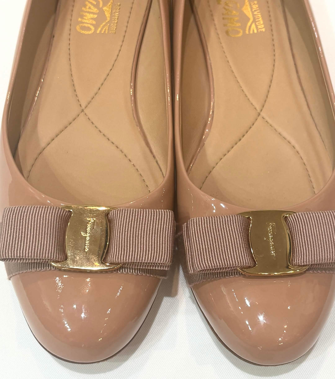 FERRAGAMO VARA BOW ACCENT BALLET FLATS