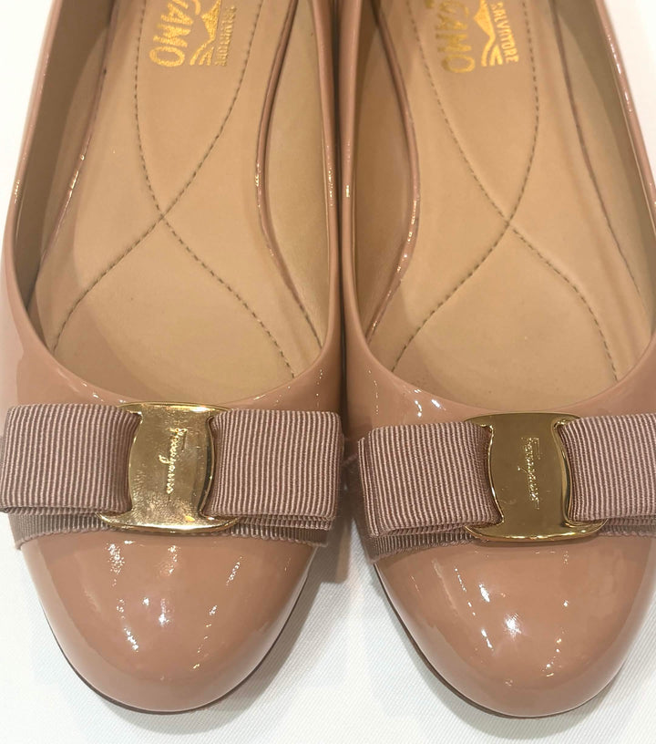 FERRAGAMO VARA BOW ACCENT BALLET FLATS