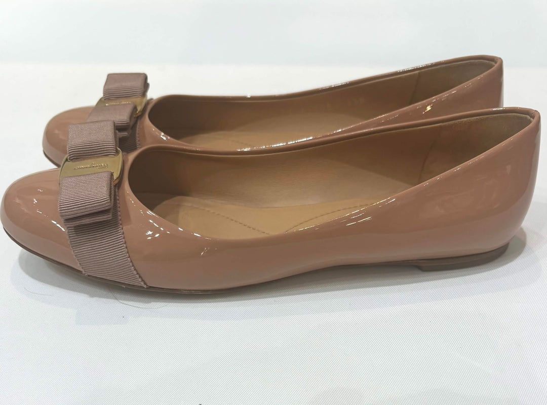 FERRAGAMO VARA BOW ACCENT BALLET FLATS