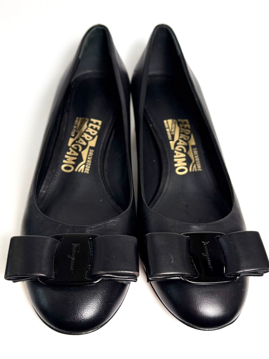 SALVATORE FERRAGMO LEATHER BOW ACCENT PUMPS