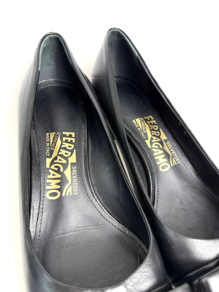 SALVATORE FERRAGMO LEATHER BOW ACCENT PUMPS