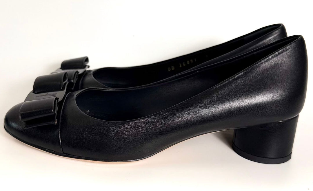 SALVATORE FERRAGMO LEATHER BOW ACCENT PUMPS
