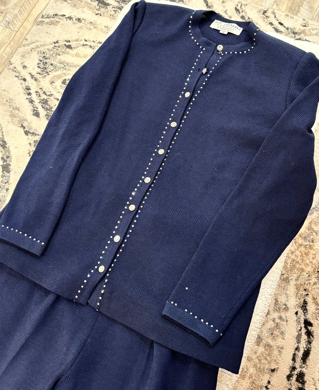ST JOHN BASIC TOP AND PANTS SET