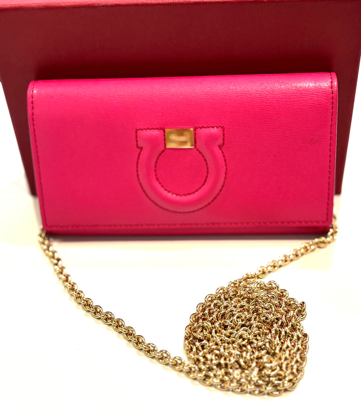 FERRAGAMO GANCINI CITY CALFSKIN LEATHER WALLET ON A CHAIN