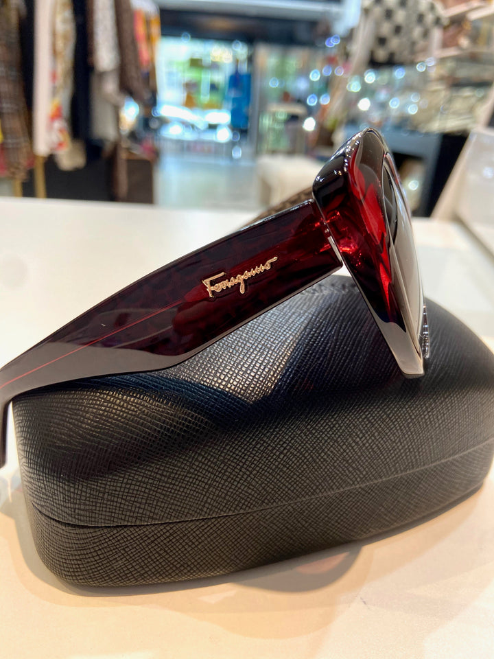FERRAGAMO SF964S CAT EYE GRADIENT SUNGLASSES