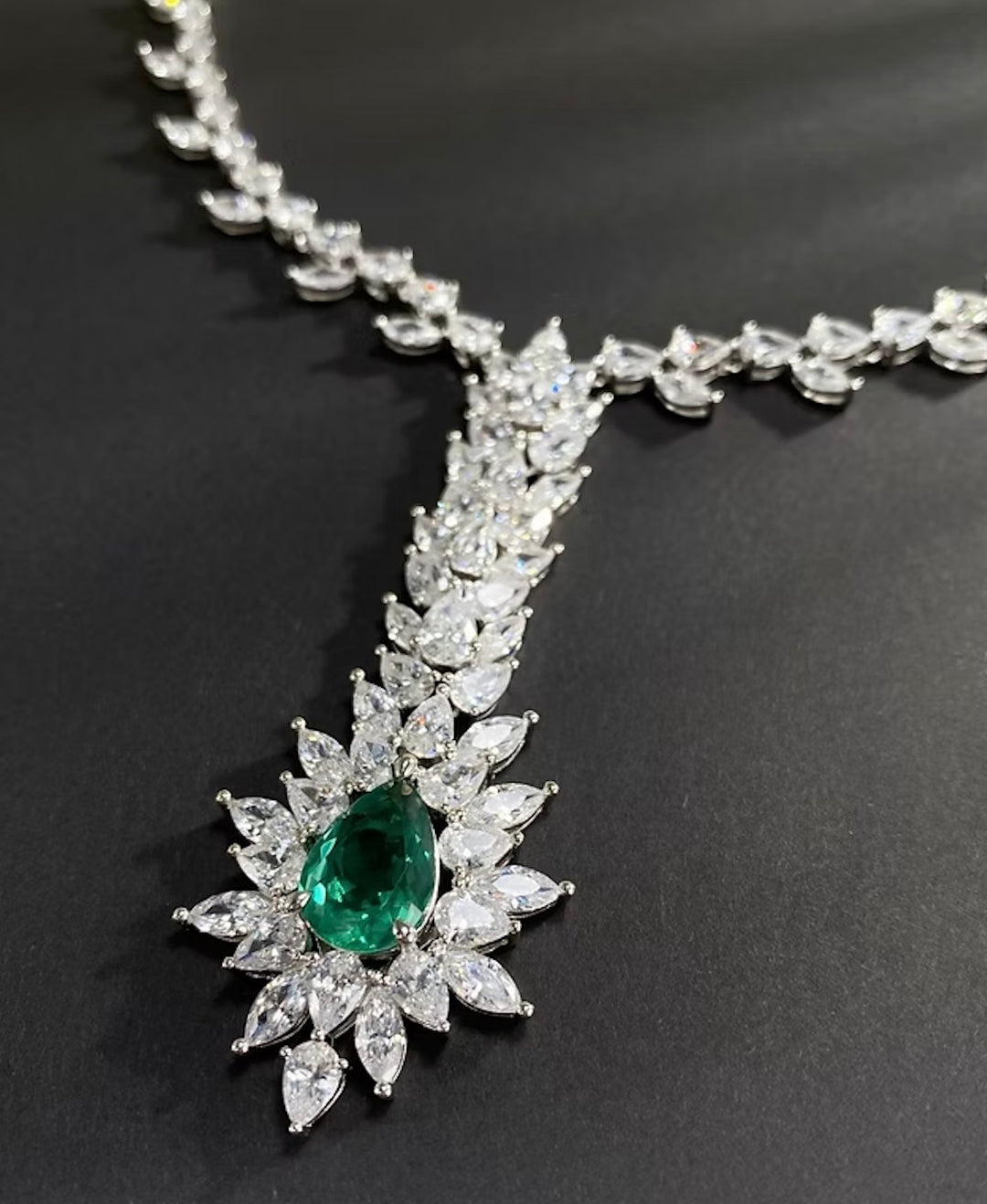 STERLING SILVER EMERALD LARIAT SWAROVSKI® CRYSTAL NECKLACE