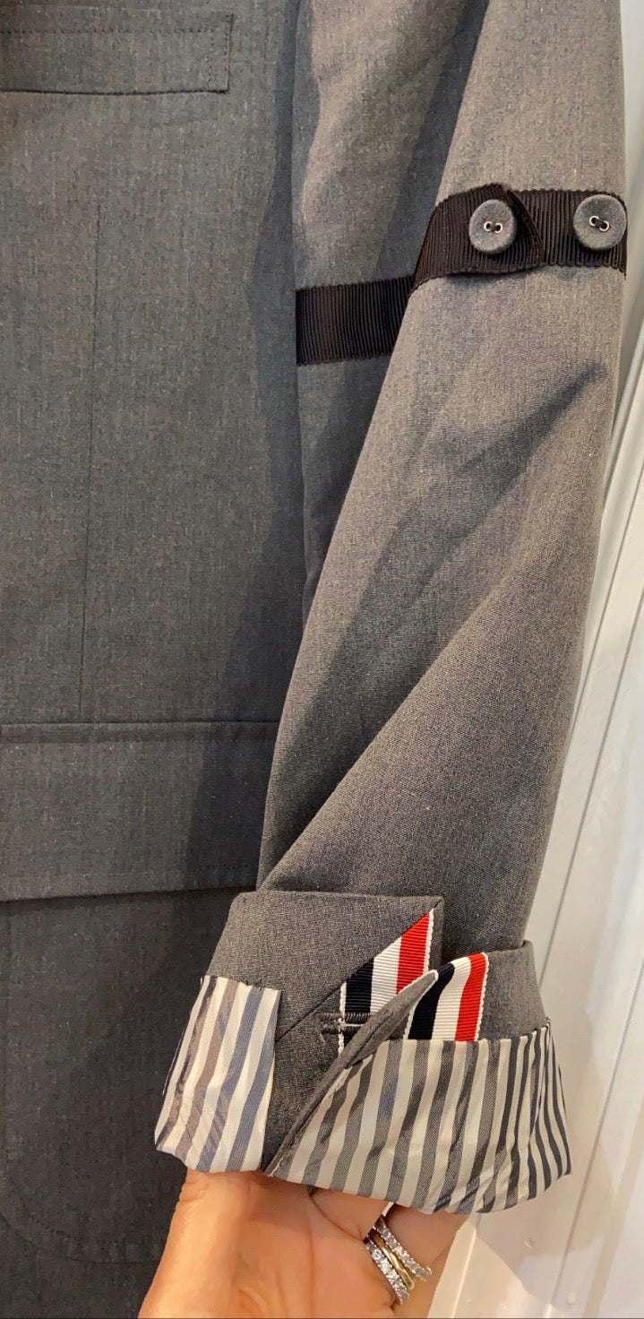 THOM BROWNE ARMBAND SINGLE BREASTED MEN&