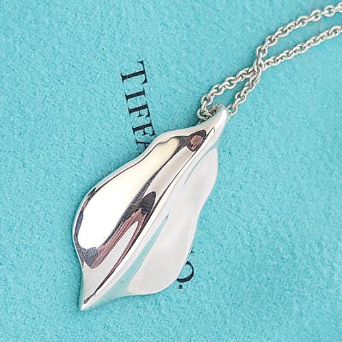 TIFFANY &amp; CO. 925 STERLING SILVER LEAF PENDANT NECKLACE