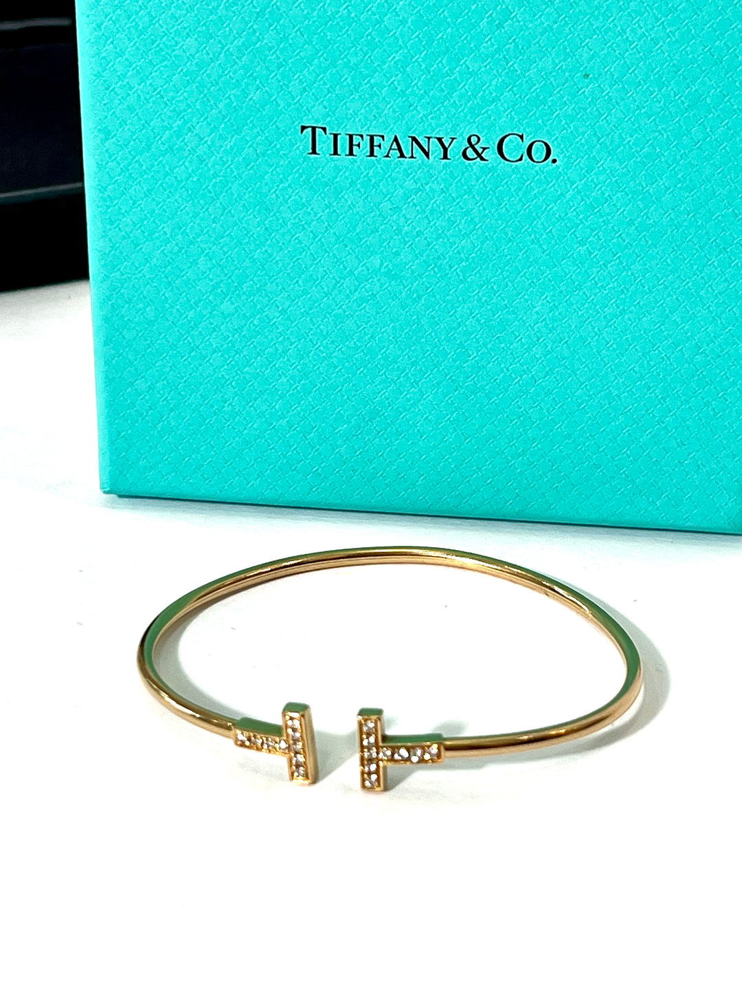 TIFFANY &amp; CO. T-WIRE 18K YELLOW GOLD DIAMOND BRACLET