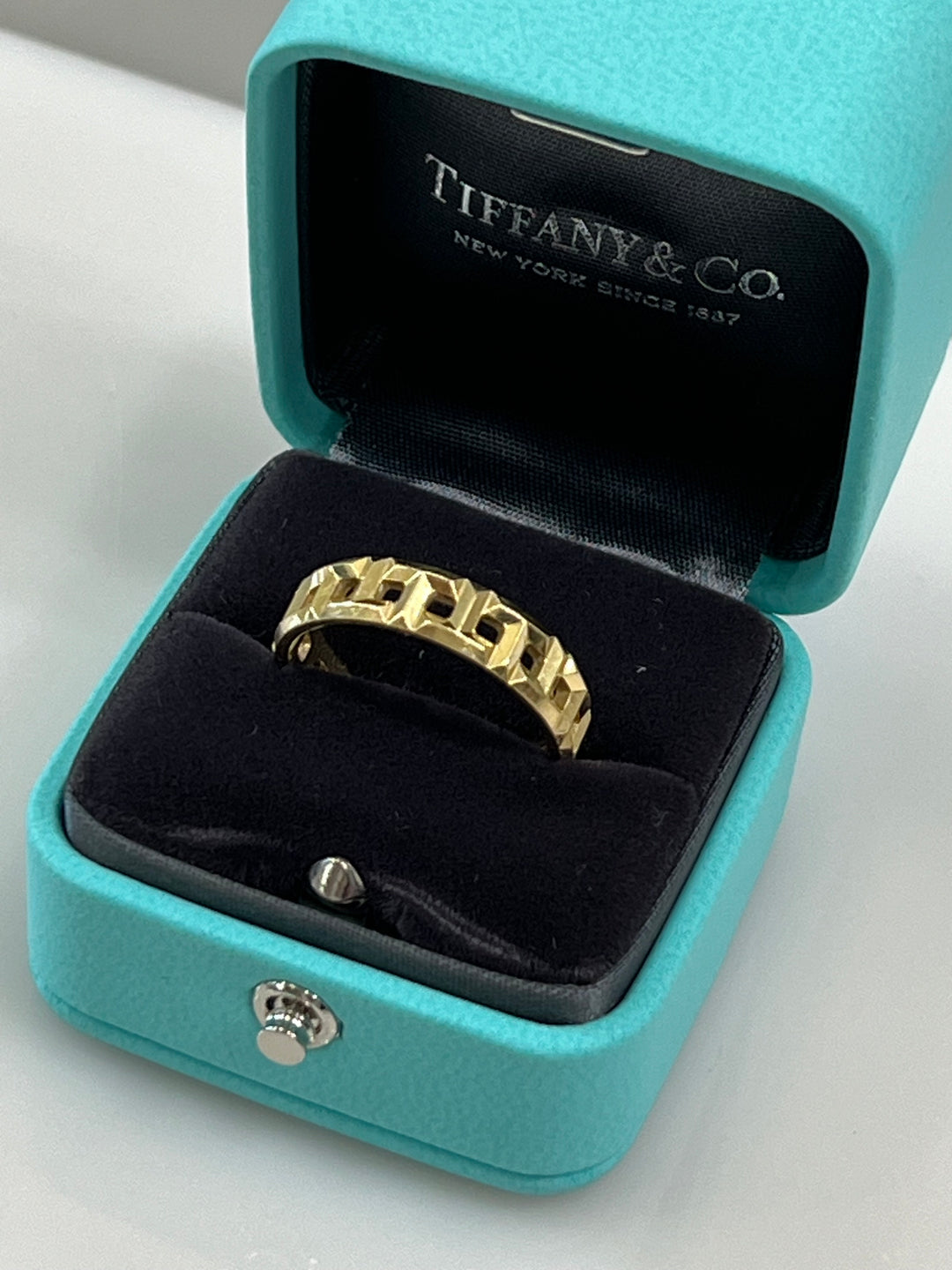 TIFFANY &amp; CO. 18K GOLD TRUE WIDE RING