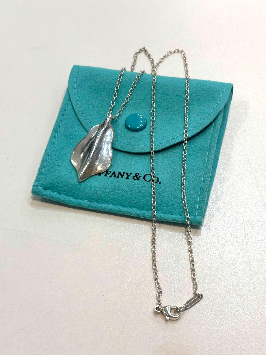TIFFANY &amp; CO. 925 STERLING SILVER LEAF PENDANT NECKLACE