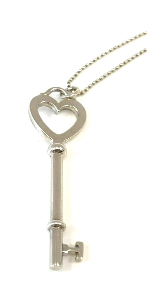 TIFFANY &amp; CO. STERLING SILVER LARGE HEART KEY PENDANT NECKLACE