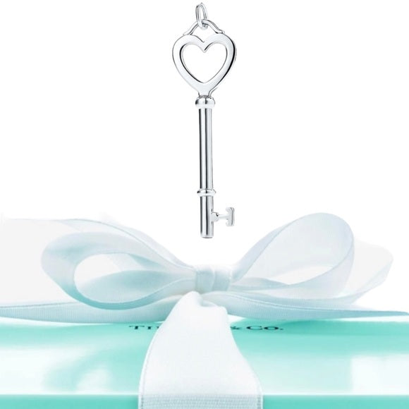 TIFFANY &amp; CO. STERLING SILVER LARGE HEART KEY PENDANT NECKLACE