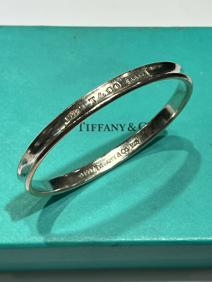 TIFFANY &amp; CO. STERLING SILVER BANGLE