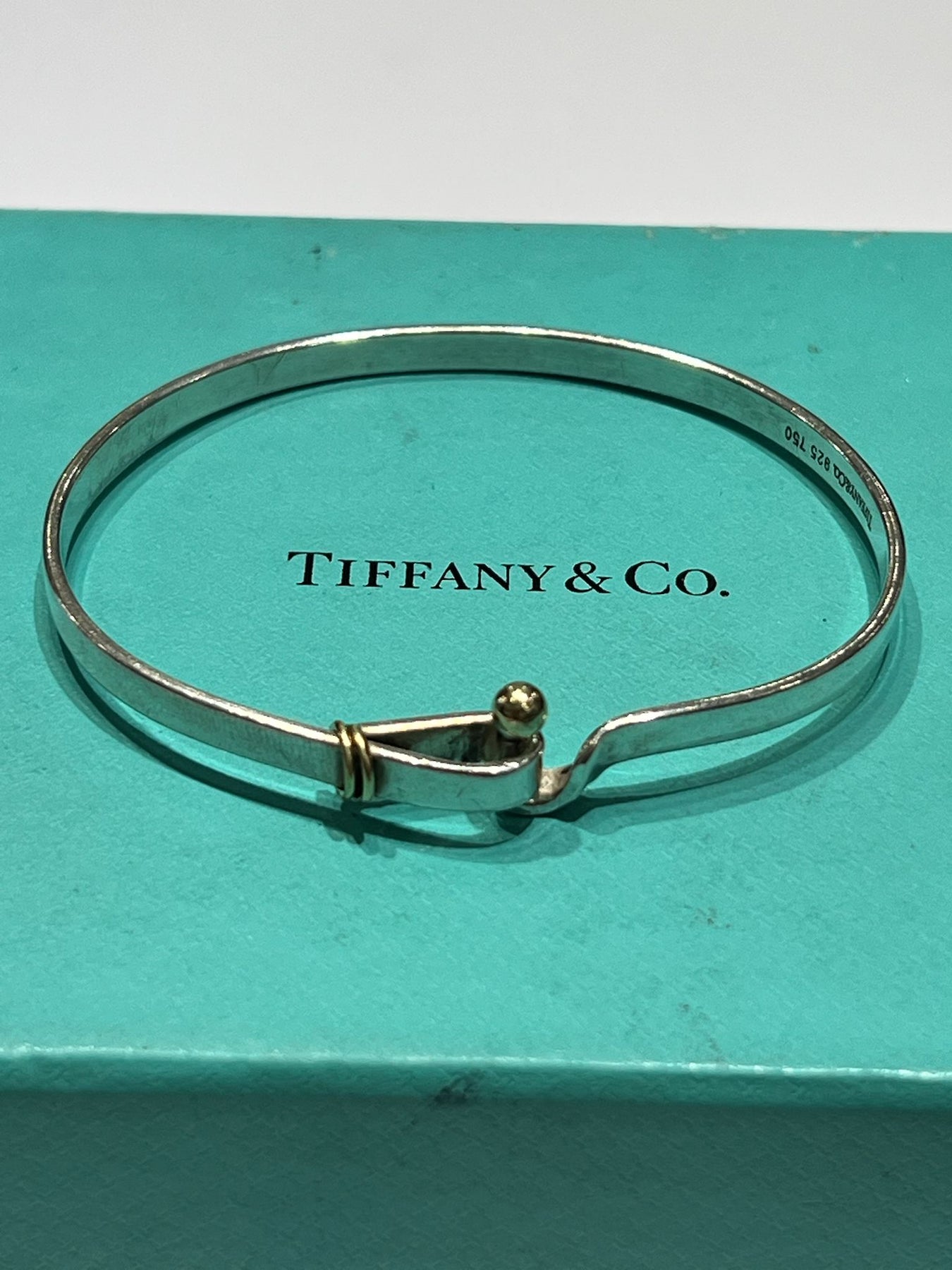 TIFFANY & CO. VINTAGE TWO-TONW HOOK & EYE BANGLE BRACELET