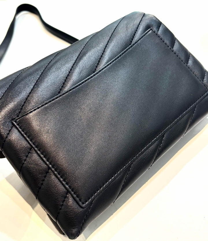 TORY BURCH KIRA CHEVRON QUILTED LEATHER WALLET ON CHAIN